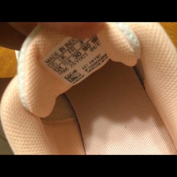 Girl Adidas - Picture 5 of 5